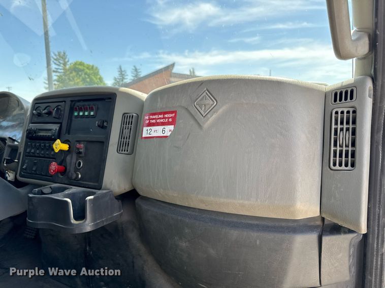 image for item DV2621 2013 International 7400 bucket truck