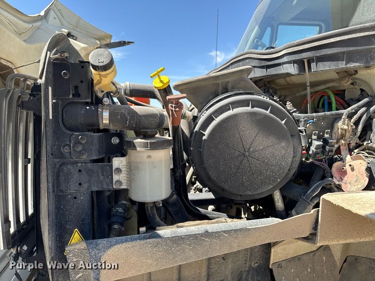 image for item DV2621 2013 International 7400 bucket truck