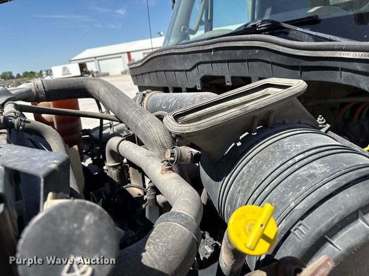 image for item DV2621 2013 International 7400 bucket truck