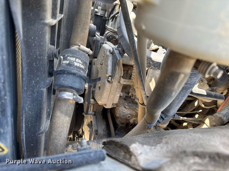 image for item DV2621 2013 International 7400 bucket truck