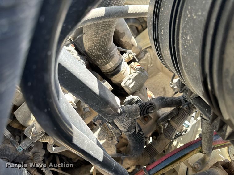 image for item DV2621 2013 International 7400 bucket truck