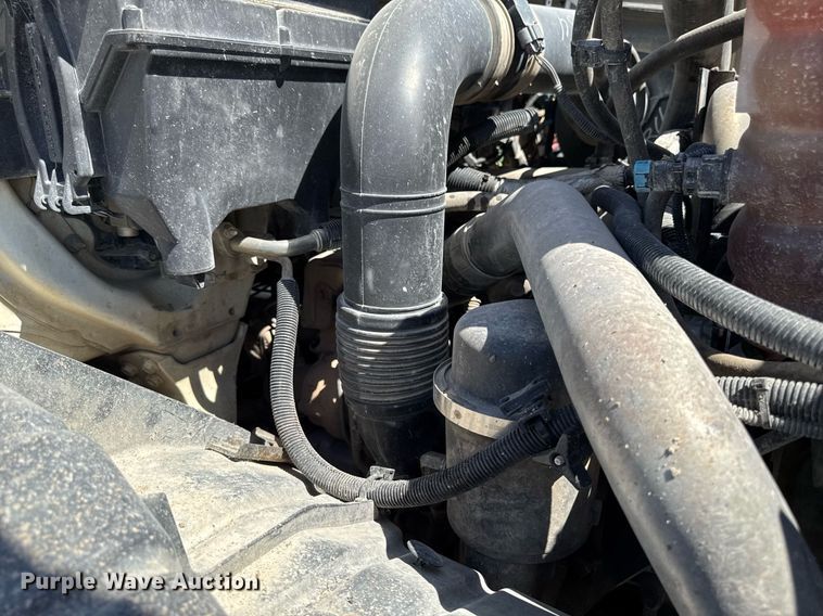 image for item DV2621 2013 International 7400 bucket truck