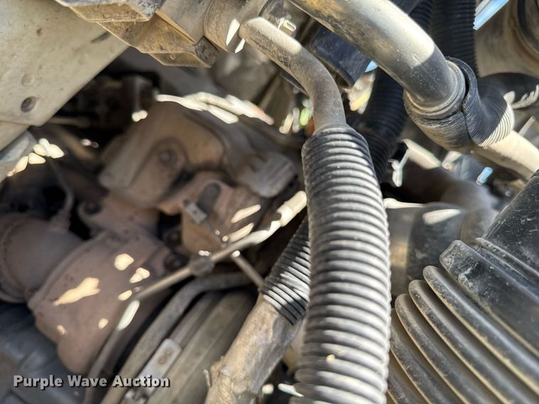 image for item DV2621 2013 International 7400 bucket truck