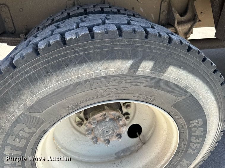 image for item DV2621 2013 International 7400 bucket truck