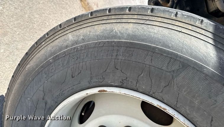 image for item DV2621 2013 International 7400 bucket truck