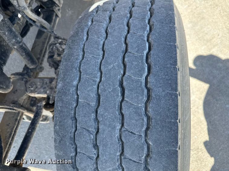 image for item DV2621 2013 International 7400 bucket truck