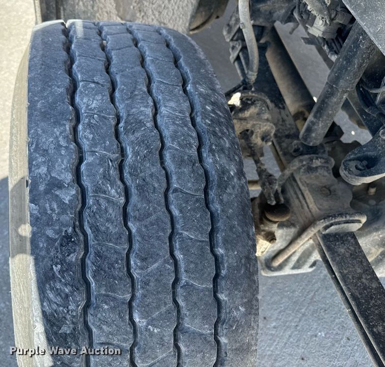 image for item DV2621 2013 International 7400 bucket truck