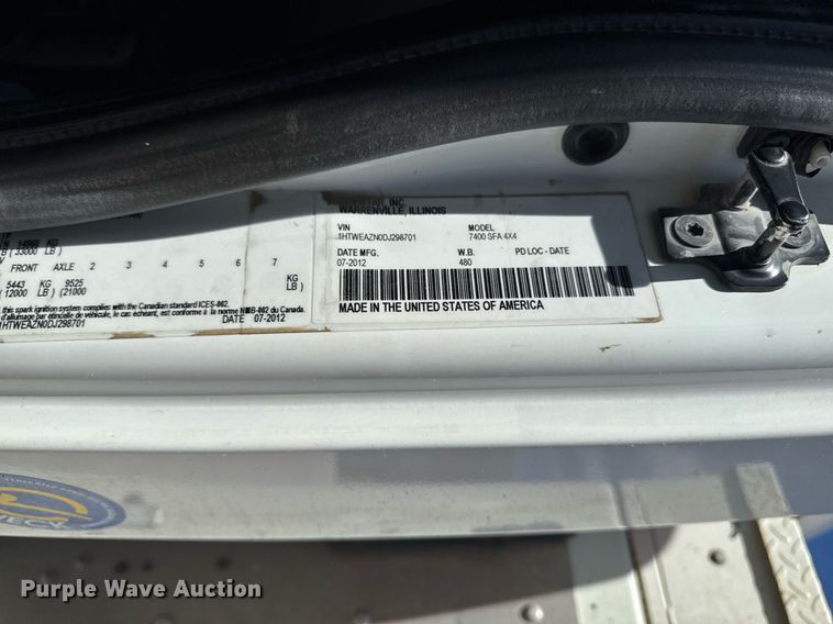 image for item DV2621 2013 International 7400 bucket truck