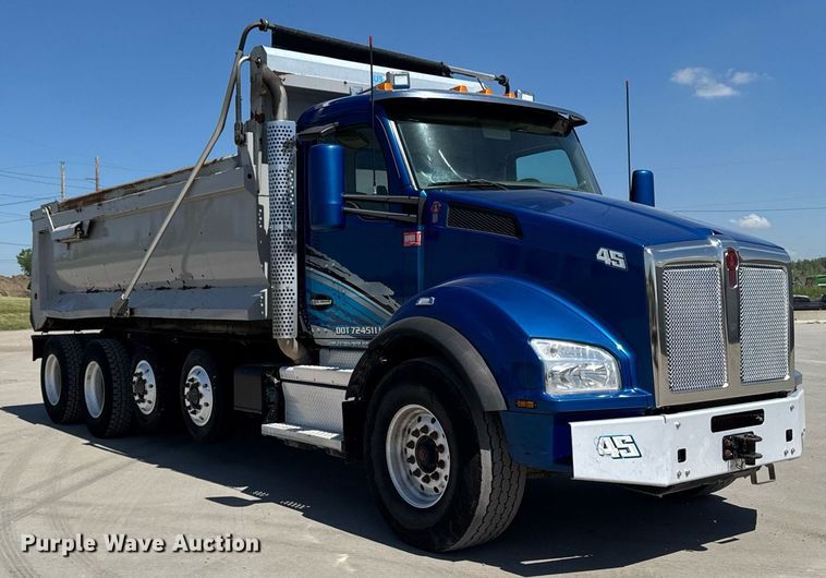 image for item DV2626 2018 Kenworth T880 dump truck