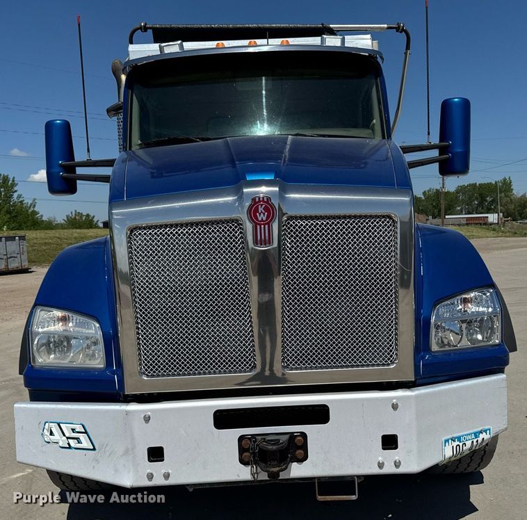 image for item DV2626 2018 Kenworth T880 dump truck