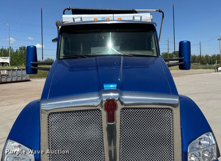 image for item DV2626 2018 Kenworth T880 dump truck