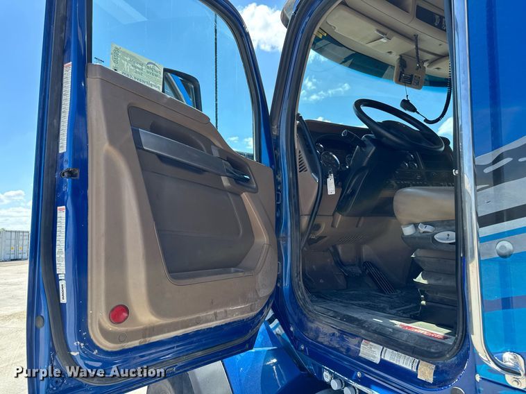 image for item DV2626 2018 Kenworth T880 dump truck