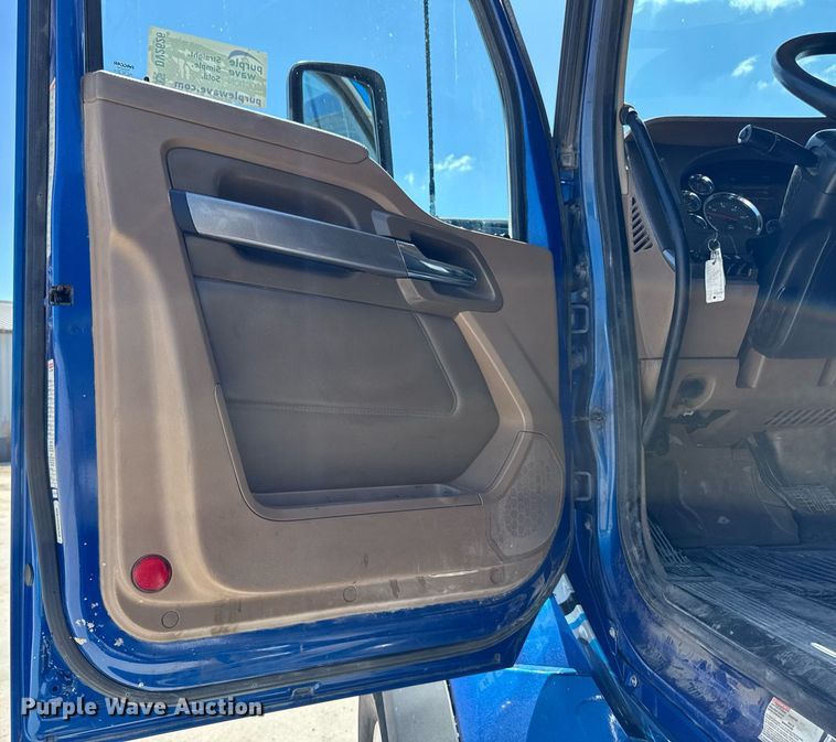 image for item DV2626 2018 Kenworth T880 dump truck