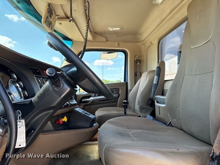 image for item DV2626 2018 Kenworth T880 dump truck