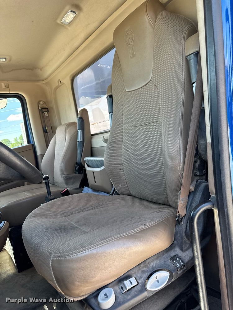 image for item DV2626 2018 Kenworth T880 dump truck