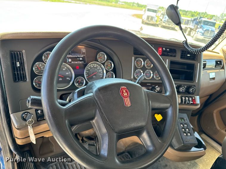 image for item DV2626 2018 Kenworth T880 dump truck