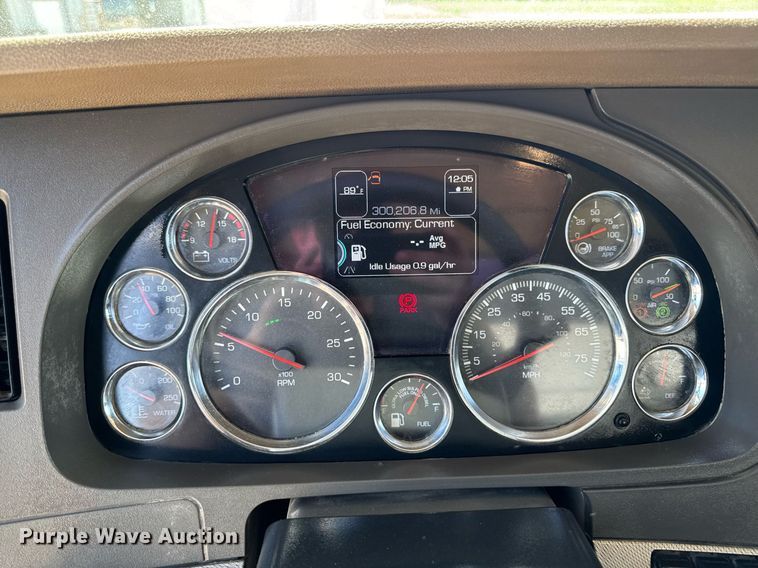 image for item DV2626 2018 Kenworth T880 dump truck