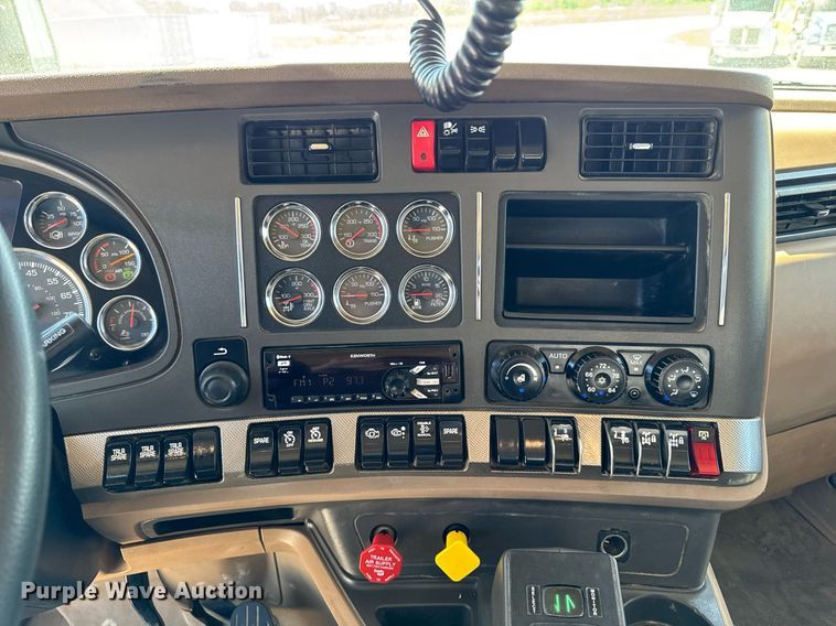 image for item DV2626 2018 Kenworth T880 dump truck