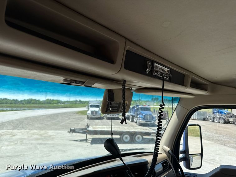 image for item DV2626 2018 Kenworth T880 dump truck