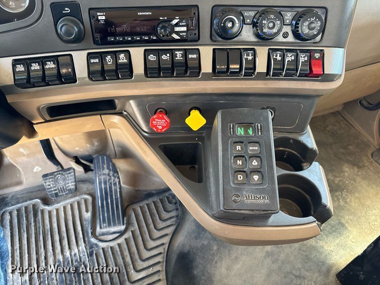 image for item DV2626 2018 Kenworth T880 dump truck