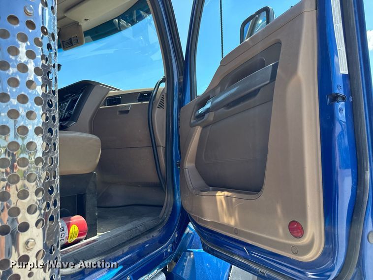 image for item DV2626 2018 Kenworth T880 dump truck