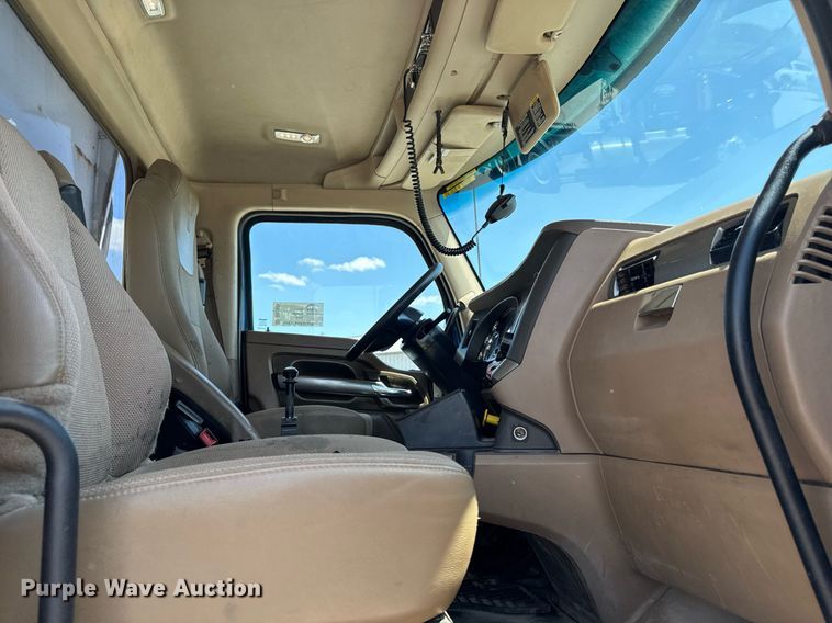 image for item DV2626 2018 Kenworth T880 dump truck