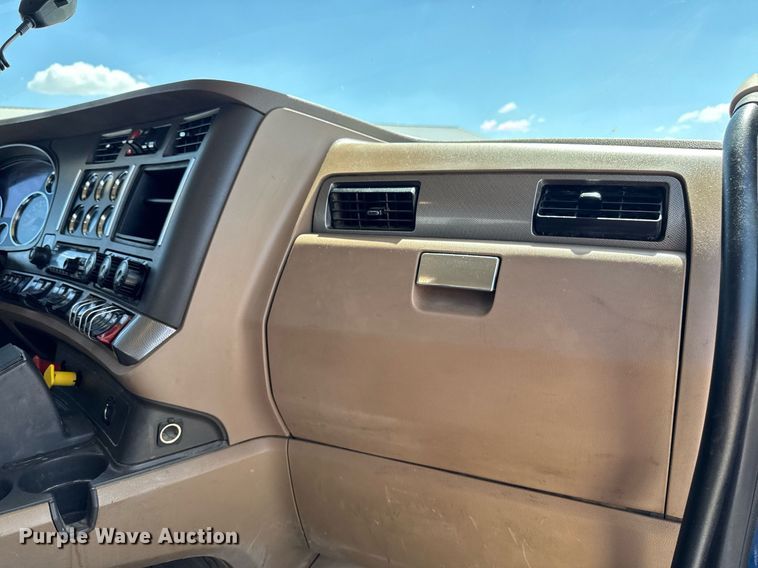 image for item DV2626 2018 Kenworth T880 dump truck