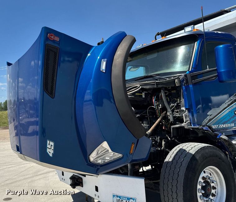 image for item DV2626 2018 Kenworth T880 dump truck