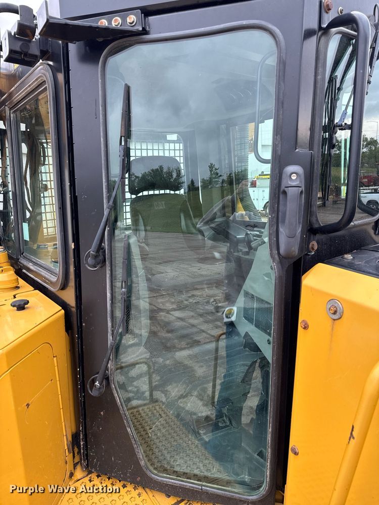 image for item DV2653 2012 Caterpillar D8T LGP dozer