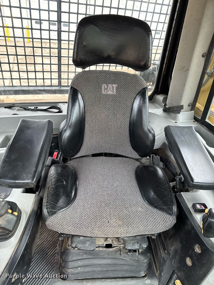 image for item DV2653 2012 Caterpillar D8T LGP dozer