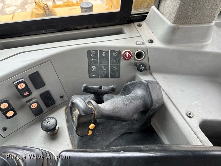 image for item DV2653 2012 Caterpillar D8T LGP dozer