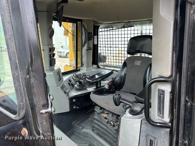 image for item DV2653 2012 Caterpillar D8T LGP dozer