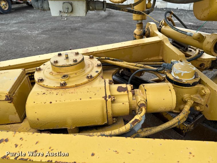 image for item DV2655 1985 Caterpillar 140G motor grader