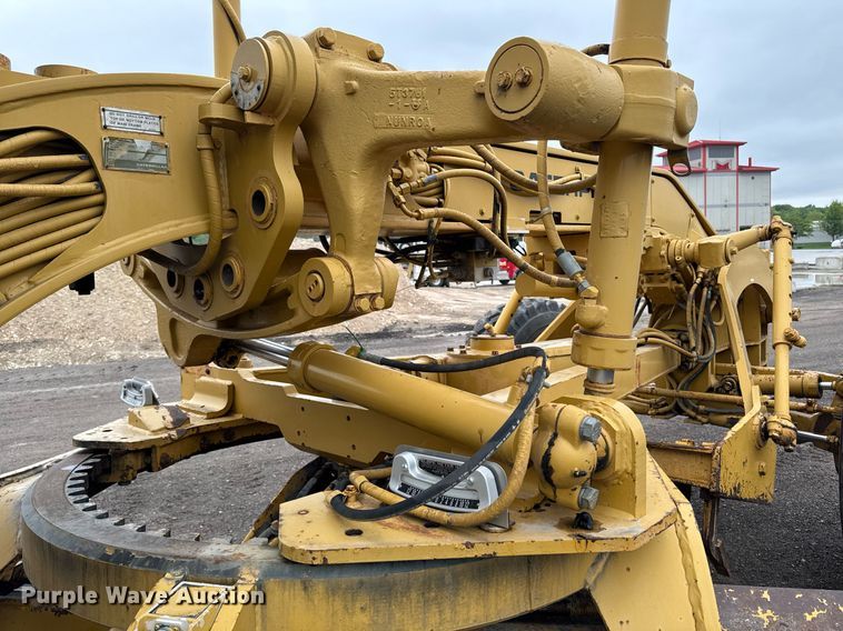 image for item DV2655 1985 Caterpillar 140G motor grader