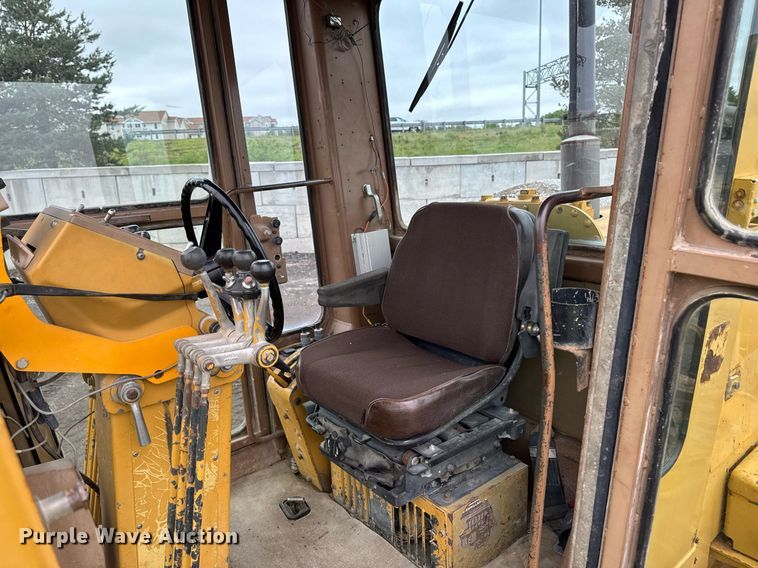 image for item DV2655 1985 Caterpillar 140G motor grader