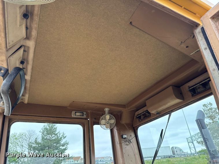 image for item DV2655 1985 Caterpillar 140G motor grader