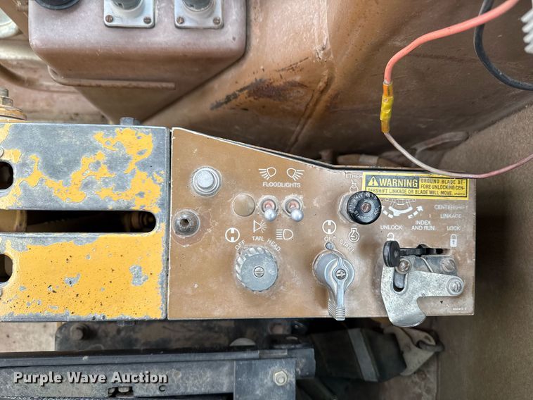 image for item DV2655 1985 Caterpillar 140G motor grader