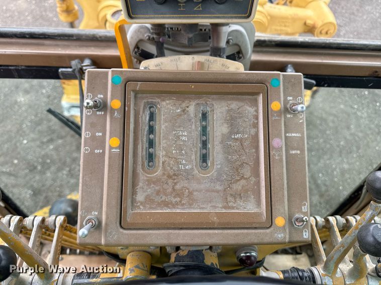 image for item DV2655 1985 Caterpillar 140G motor grader