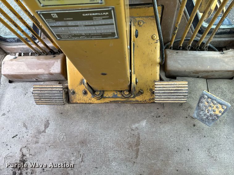 image for item DV2655 1985 Caterpillar 140G motor grader