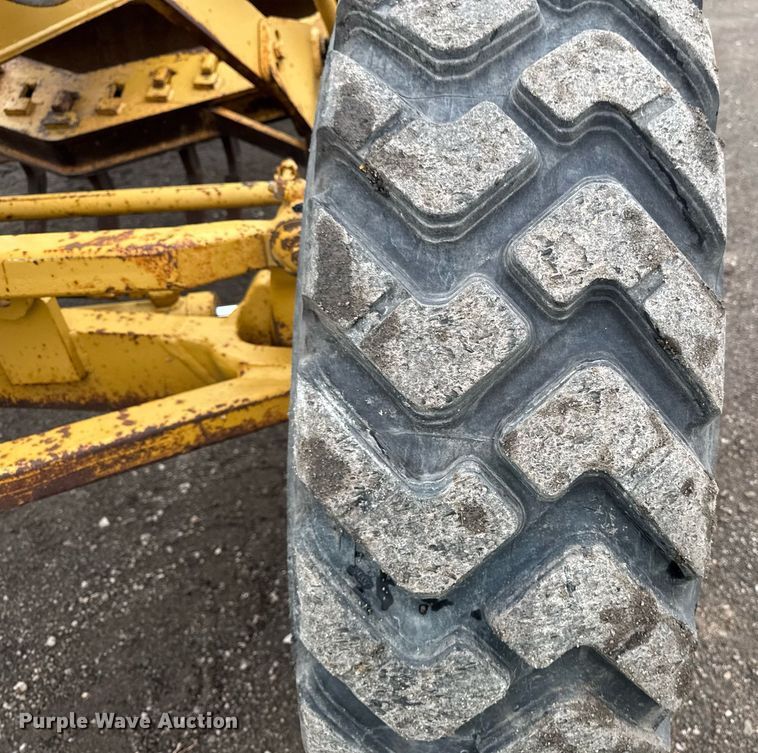 image for item DV2655 1985 Caterpillar 140G motor grader