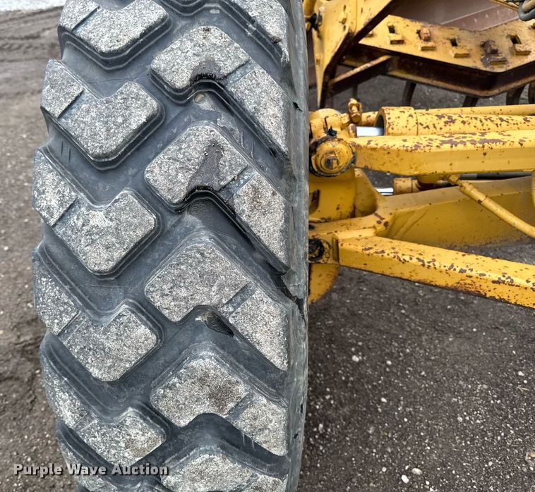 image for item DV2655 1985 Caterpillar 140G motor grader