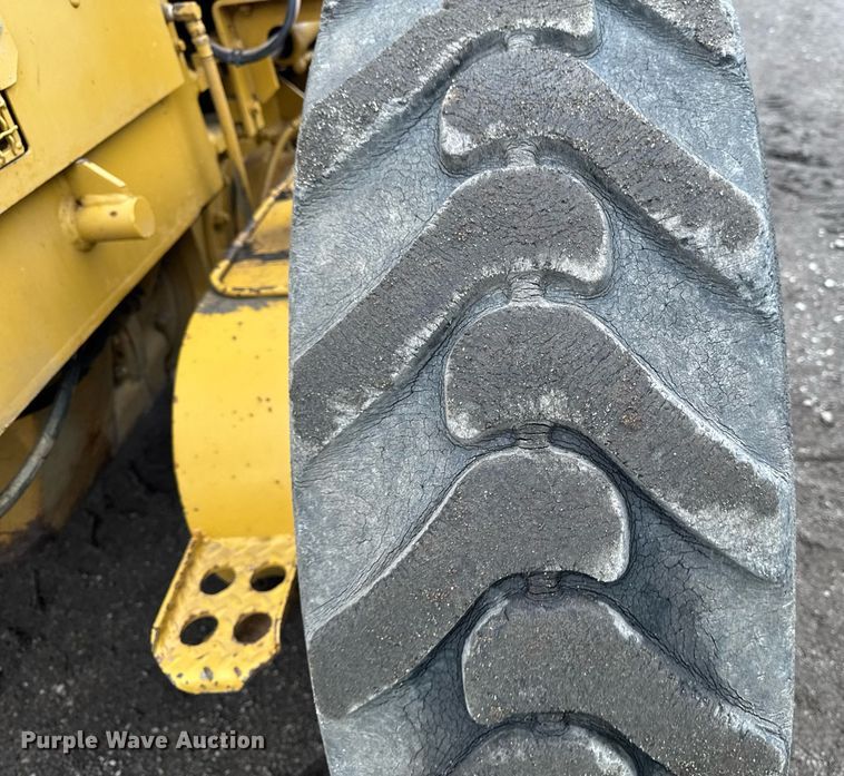 image for item DV2655 1985 Caterpillar 140G motor grader