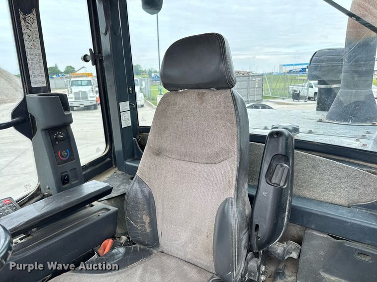 image for item DV2707 2013 John Deere 644K wheel loader