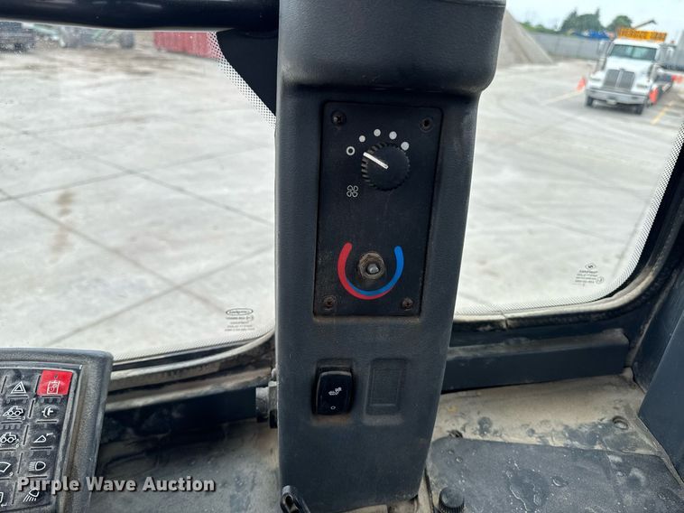 image for item DV2707 2013 John Deere 644K wheel loader