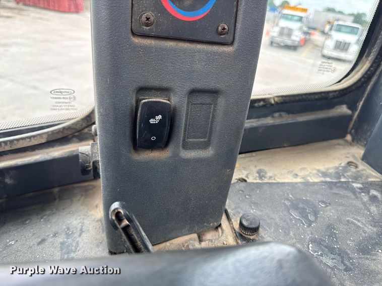 image for item DV2707 2013 John Deere 644K wheel loader