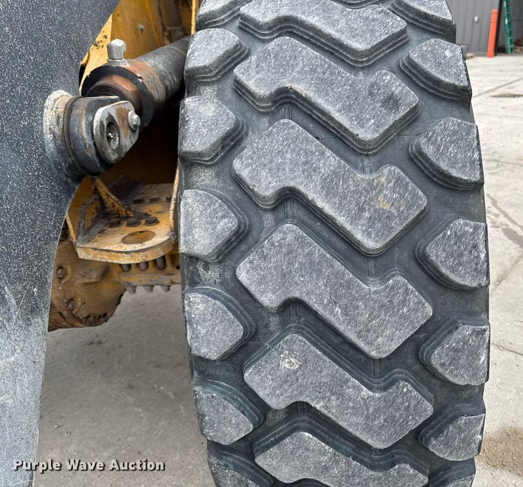 image for item DV2707 2013 John Deere 644K wheel loader
