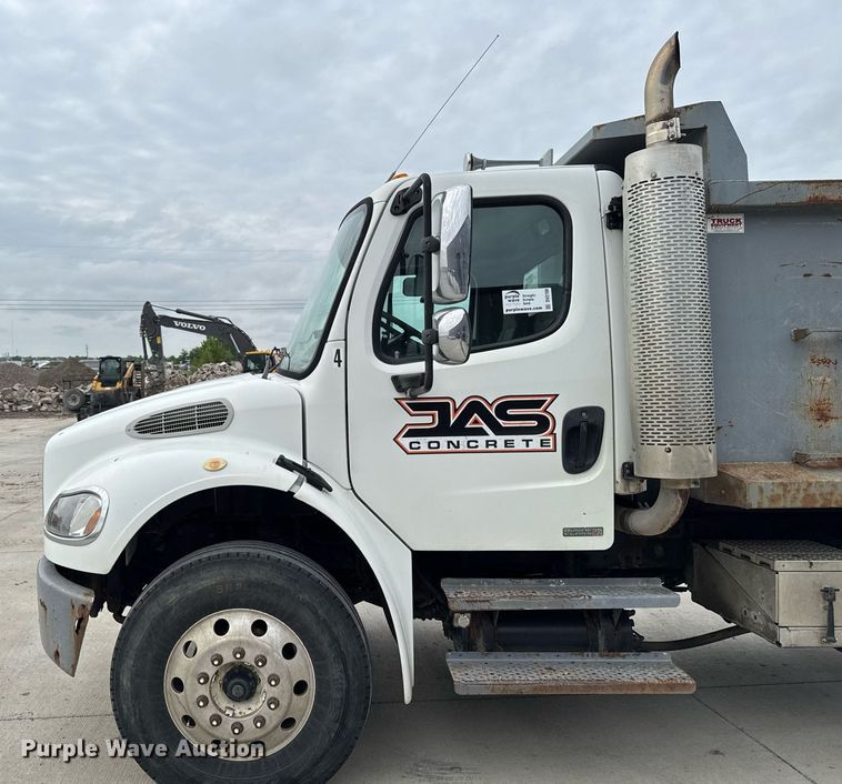 image for item DV2708 2004 Freightliner Business Class M2 dump truck