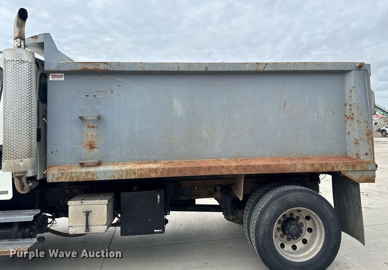 image for item DV2708 2004 Freightliner Business Class M2 dump truck