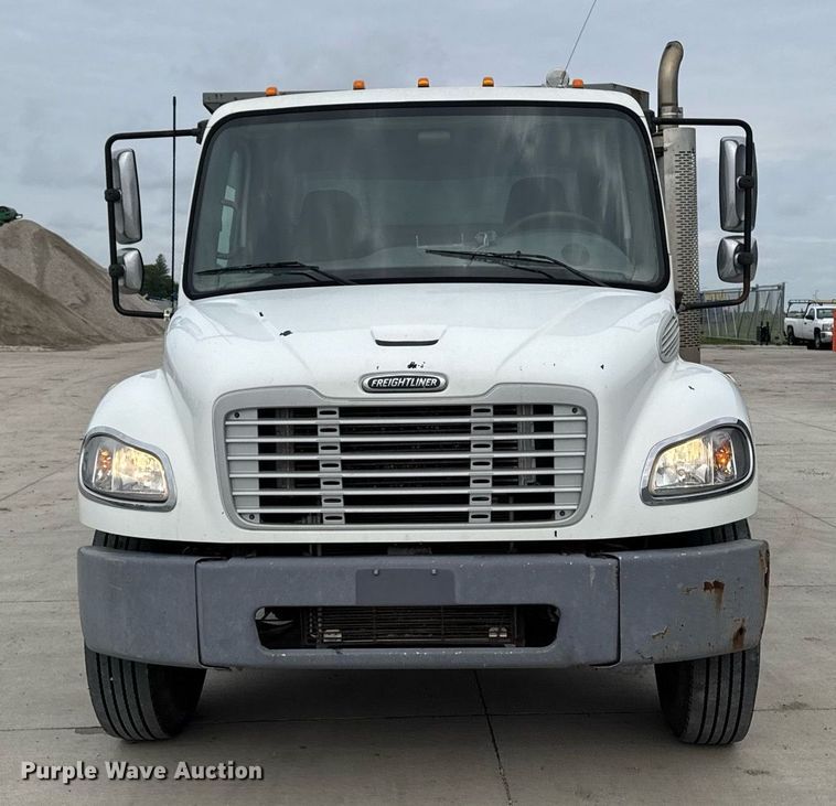 image for item DV2708 2004 Freightliner Business Class M2 dump truck