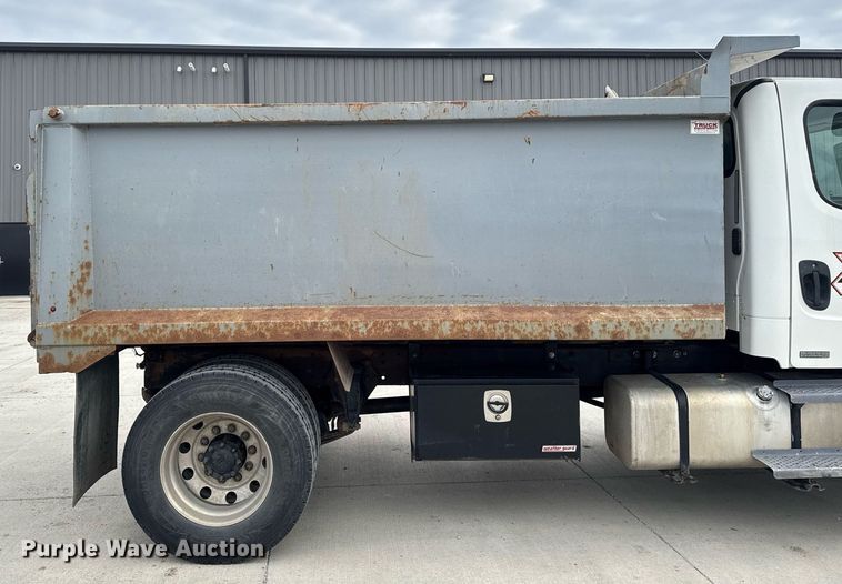 image for item DV2708 2004 Freightliner Business Class M2 dump truck